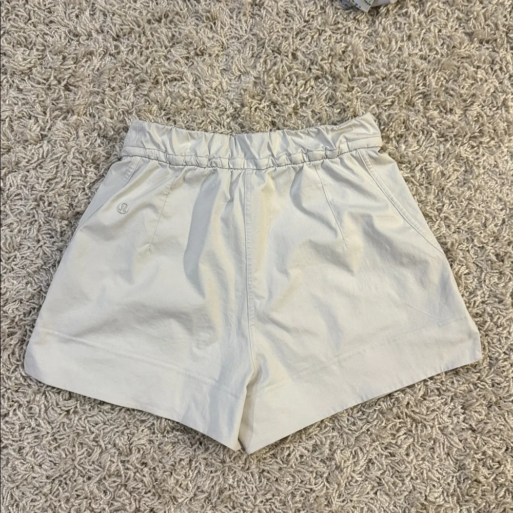 Lululemon Athletica High Waist Light Gray Shorts size XS